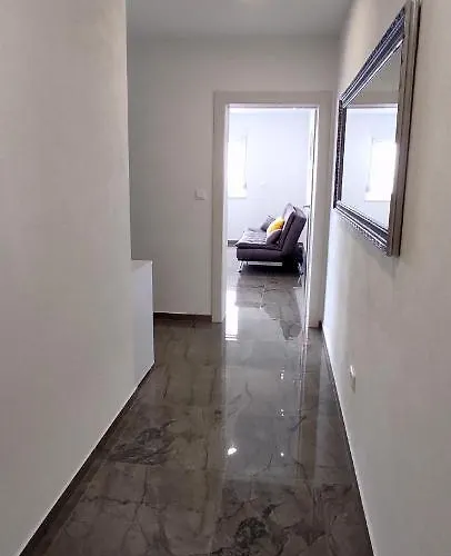 Lantana Hvar * フヴァル